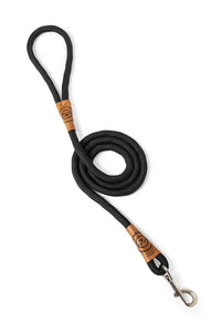 Dog leash in black rope with metal clip and leather features