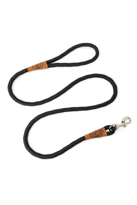 Dog leash in black rope with metal clip and leather features