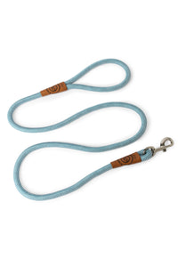 Dog leash in light blue rope with metal clip and leather features