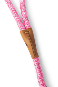 Rope dog leash in pink with metal clip and leather features
