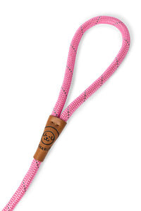 Rope dog leash in pink with metal clip and leather features